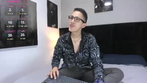 adam_walker_1 online show from June 12, 3:22 pm