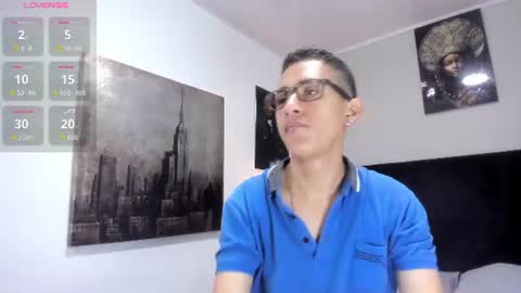 adam_walker_1 online show from June 10, 3:44 pm