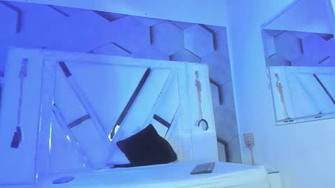 adammendoza34 online show from September 20, 7:00 am