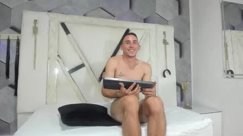 adammendoza34 online show from September 30, 2:44 am