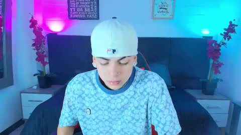 AdamsWalkerr  online show from February 19, 12:48 pm