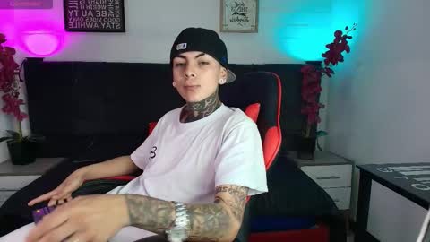 AdamsWalkerr  online show from February 24, 12:19 pm