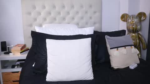 Adan Johns online show from February 12, 5:15 am