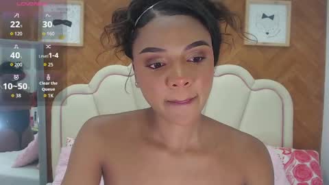 adarose_ online show from April 26, 8:01 am