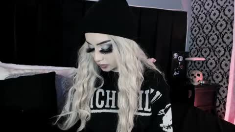 Ade  online show from April 9, 7:52 pm