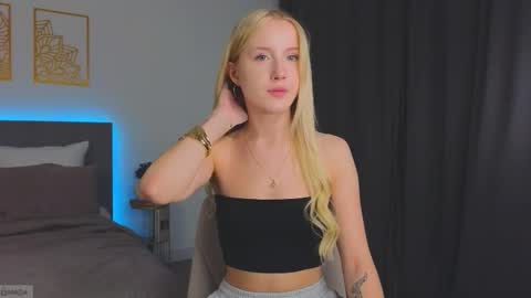 Snapshot of adele_armas chatting on September 24, 10:27 pm Adele online show from September 24, 10:27 pm