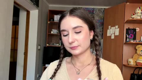 Poly online show from April 1, 1:41 pm