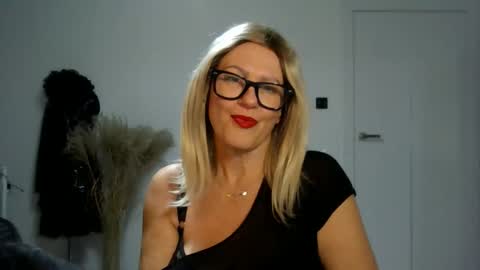 Snapshot of adelemilf40 chatting on October 21, 6:33 pm adelemilf40 online show from October 21, 6:33 pm