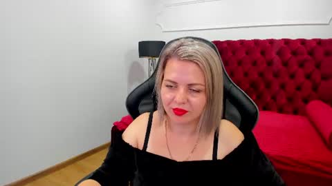 AdeleRavelle online show from July 8, 7:34 am