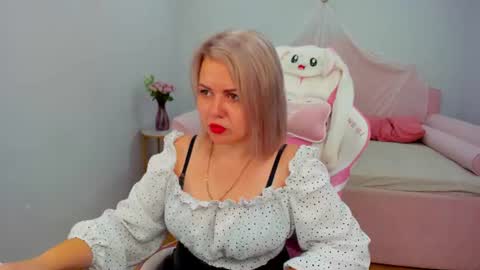 AdeleRavelle online show from July 14, 5:01 am