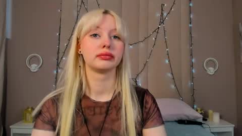 adelesilvy online show from April 1, 2:12 am