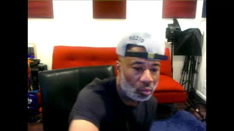 adick_ting online show from March 8, 4:11 pm