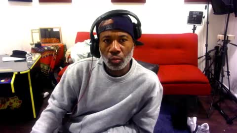 Snapshot of adick_ting chatting on October 23, 7:43 am adick_ting online show from October 23, 7:43 am