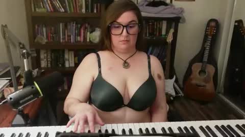 adobe_angel304 online show from December 17, 12:28 am