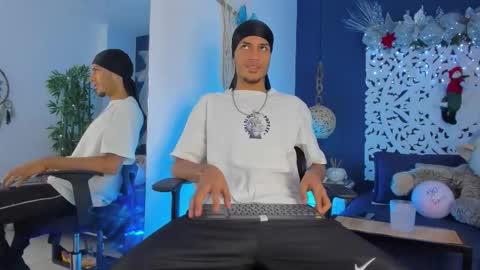 adonis_wb online show from December 3, 10:21 pm