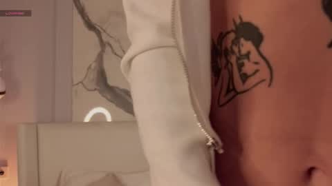 adoracortes online show from November 19, 5:18 am