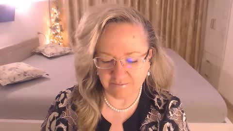 Cryna online show from April 16, 4:12 am