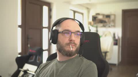 W36 online show from April 4, 9:05 am