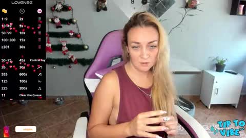 Adriana Paredes  online show from November 21, 12:14 pm