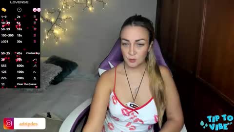 Adriana Paredes  online show from November 29, 2:25 pm