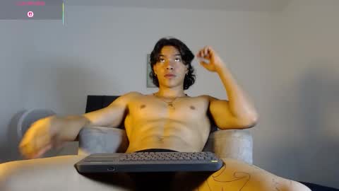 adriel_escalante online show from February 5, 3:21 am