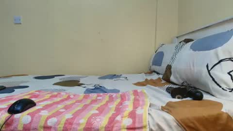 Africanpetitequeenn online show from July 3, 9:30 pm