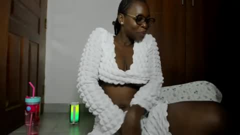 Leah online show from June 18, 1:55 am