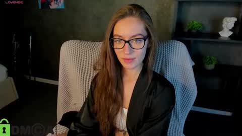 agnes wells online show from October 25, 9:19 am