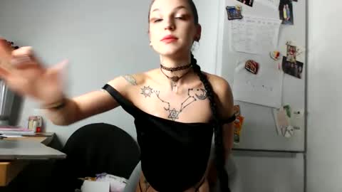 Snapshot of agnesm0on chatting on October 13, 12:56 am Moon online show from October 13, 12:56 am