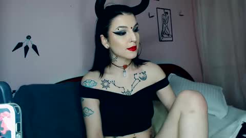 Snapshot of agnesm0on chatting on February 12, 9:31 am Moon online show from February 12, 9:31 am