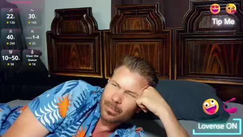 Blue Eyed Handsome Man online show from April 18, 9:04 pm