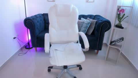 AIDA ADAMS online show from March 4, 3:53 pm