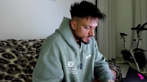 aidandark0 online show from November 18, 8:34 pm