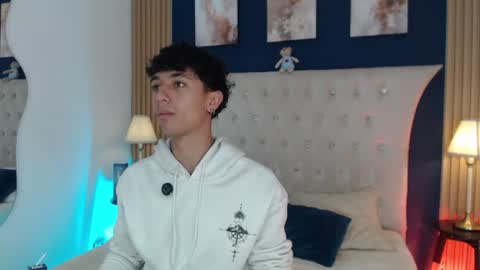 Aiden online show from August 3, 1:06 pm