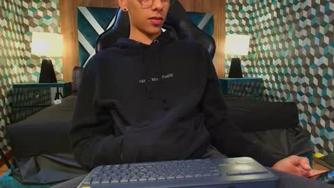 aiden_royce online show from September 14, 9:38 pm