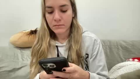 Aile online show from January 11, 1:22 pm