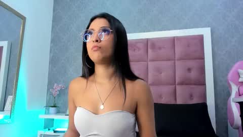 Ailen online show from October 25, 1:00 pm