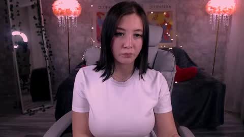 Aimee online show from March 21, 7:07 pm