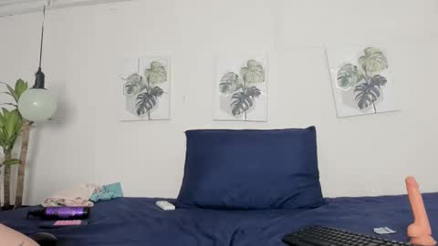 Ainoa  online show from November 22, 4:05 pm