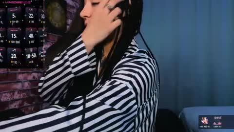 Aisha online show from April 15, 5:55 am