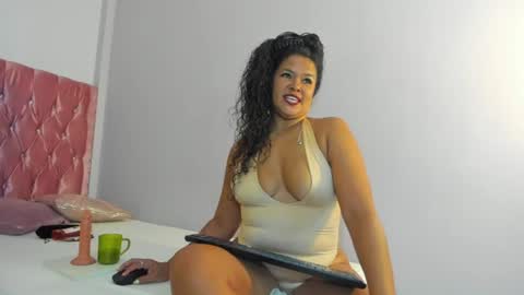 AISHA  MOORE online show from June 11, 7:23 pm