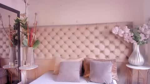 AishaValcazar online show from December 20, 7:43 pm