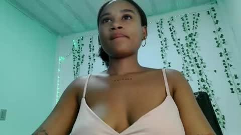 akemy_saunderz online show from July 23, 4:21 am