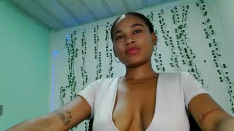 akemy_saunderz online show from July 24, 4:31 am