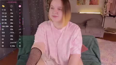 Aki online show from April 2, 9:11 pm