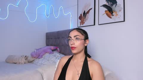 Alaia Alegria online show from April 7, 4:47 am