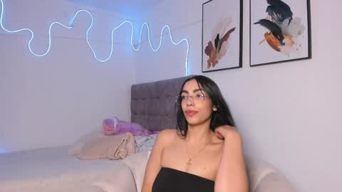 Alaia Alegria online show from April 8, 4:48 am