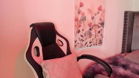 Snapshot of alaia_carter chatting on October 15, 5:00 am Alaia Carter online show from October 15, 5:00 am