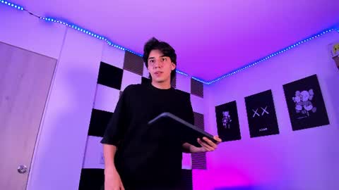 Alan Boy online show from June 19, 1:33 am