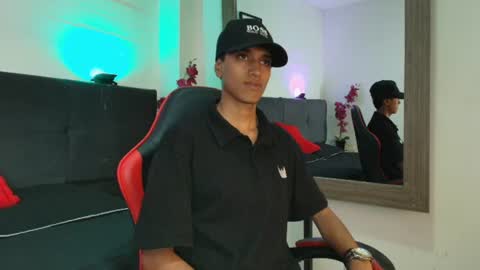 alan_colthon online show from June 12, 4:11 am
